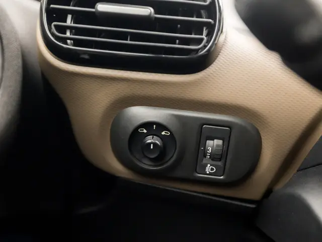 Citroën C4 Cactus 1.2 PureTech Shine 2016 Benzine 23