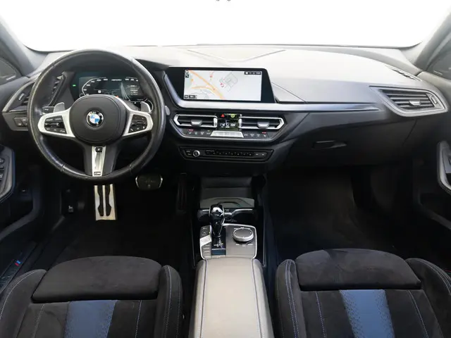 BMW 1 Serie M135i xDrive 2021 Benzine 7