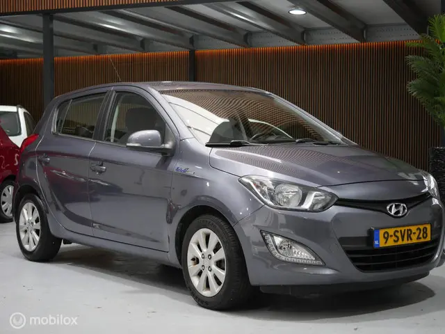 Hyundai i20 1.2i i-Deal 2013 Benzine 4