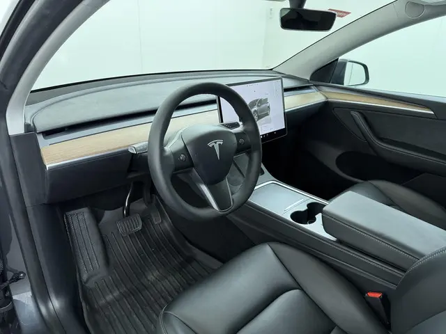 Tesla Model Y RWD 58 kWh 2023 Elektrisch 17