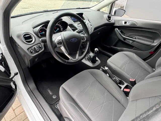 Ford Fiesta 1.0 Style Nap / Navi / Pdc / Led 2017 Benzine 12