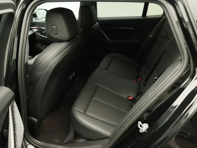 BMW 5 Serie Touring 550e xDrive 2025 Hybride Benzine 24