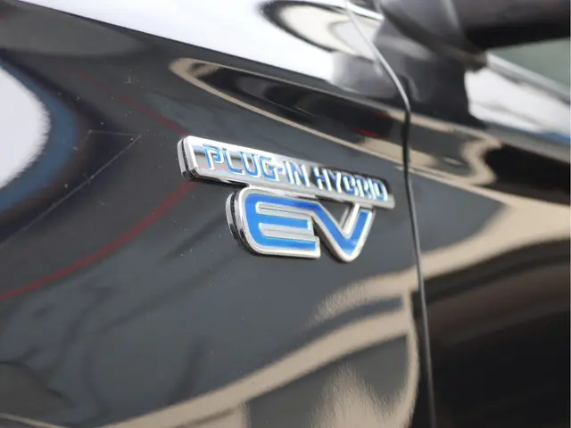 Mitsubishi Outlander 2.4 PHEV 2020 Hybride Benzine 13