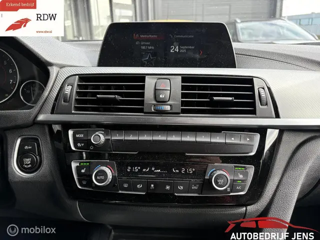 BMW 3 Serie Touring 320i M Sport Edition 2019 Benzine 14