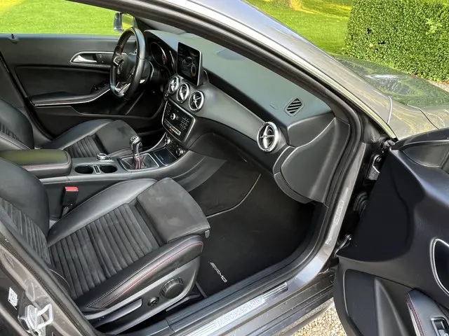 Mercedes-Benz CLA 180 AMG Line 2017 Benzine 16