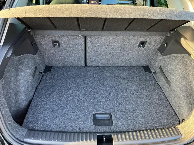 SEAT Arona 1.0 TSI Style Business Intense 2021 Benzine 12