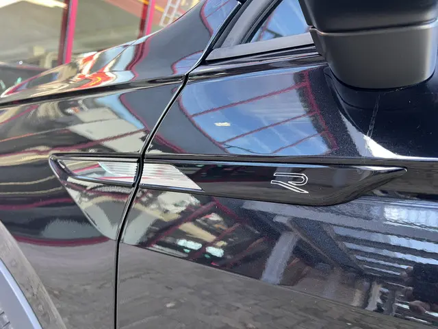 Volkswagen Tiguan 1.5 TSI R-Line Business+ 2023 Benzine 10