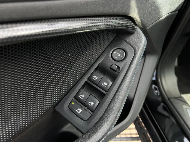 BMW 1 Serie 118i Business Edition 2021 Benzine 22