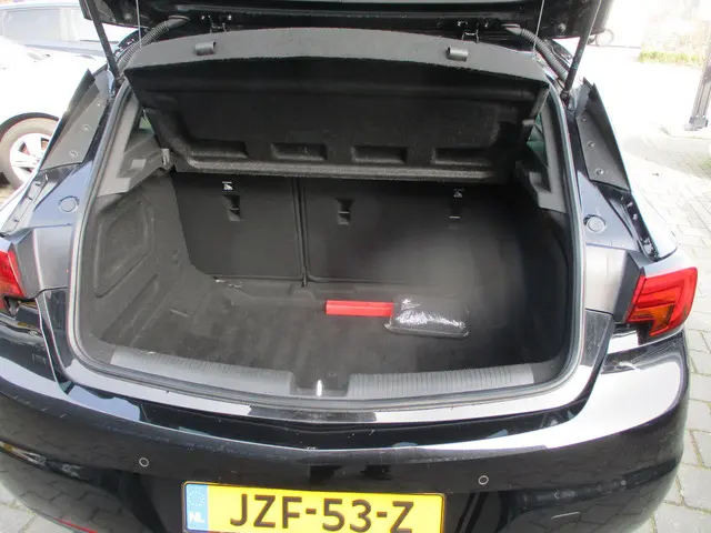 Opel Astra 1.6 Innovation,automaat,200 pk 2018 Benzine 10