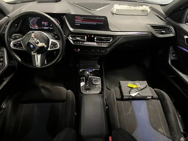 BMW 1 Serie 118i High Executive - Schade 2019 Benzine 23