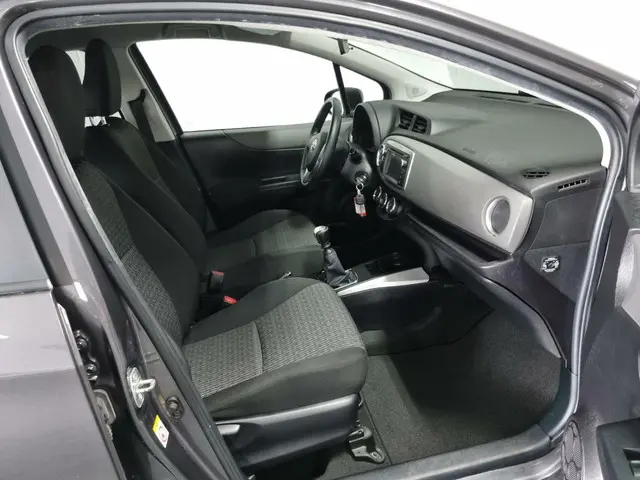 Toyota Yaris 1.3 VVT-i Style / Trekhaak / Airco 2013 Benzine 17