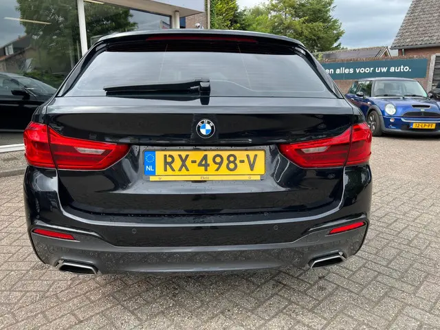 BMW 5 Serie Touring 520i High Executive 2018 Benzine 31