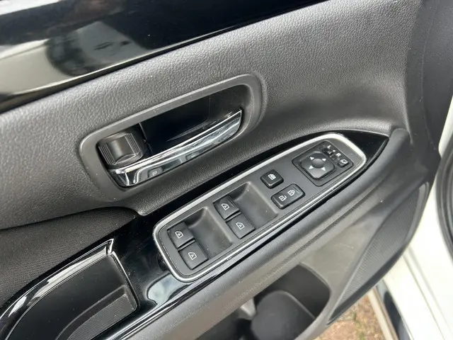 Mitsubishi Outlander 2.4 PHEV Pure+ 2020 Hybride Benzine 8