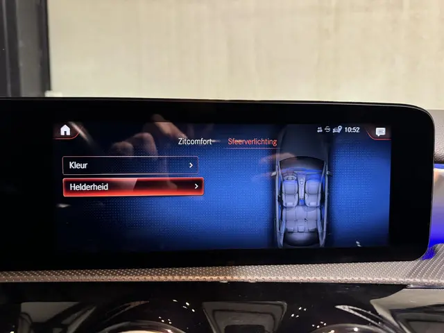 Mercedes-Benz A-Klasse 250 e AMG 2020 Hybride Benzine 13