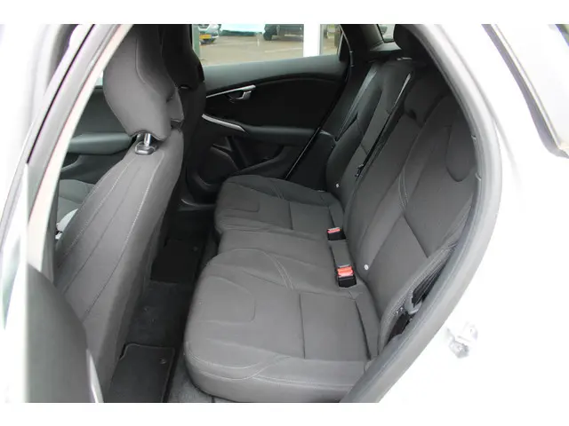 Volvo V40 2.0 T2 Momentum 2018 Benzine 28