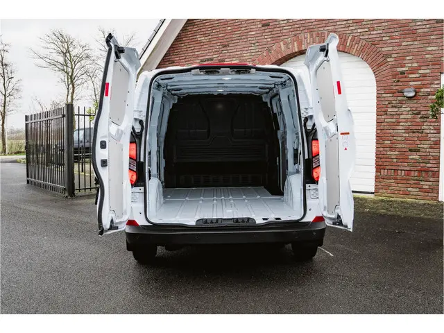 Ford Transit Custom 2.0 TDCI 136PK L2H1 Trend 2024 Diesel 23