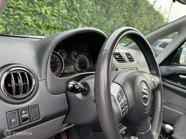 Suzuki SX4 1.6 Executive 2013 Benzine 20