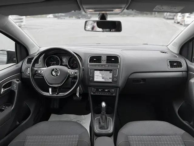 Volkswagen Polo 1.4 TDI Comfortline 2016 Diesel 12