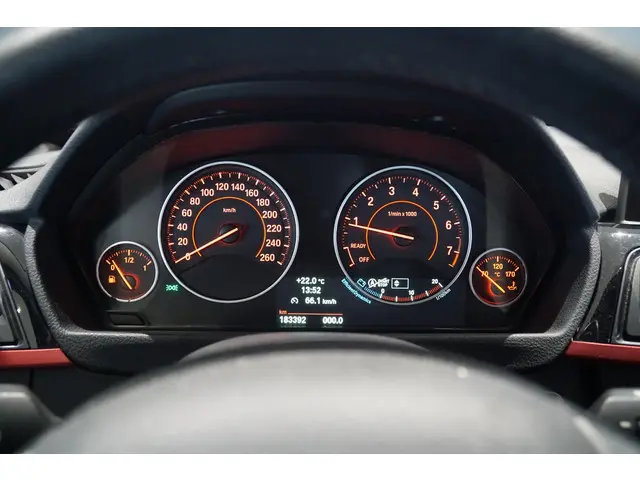 BMW 3 Serie Touring 316i High Executive 2014 Benzine 18