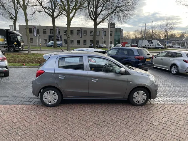 Mitsubishi Space Star 1.0 Cool+ 2017 Benzine 7