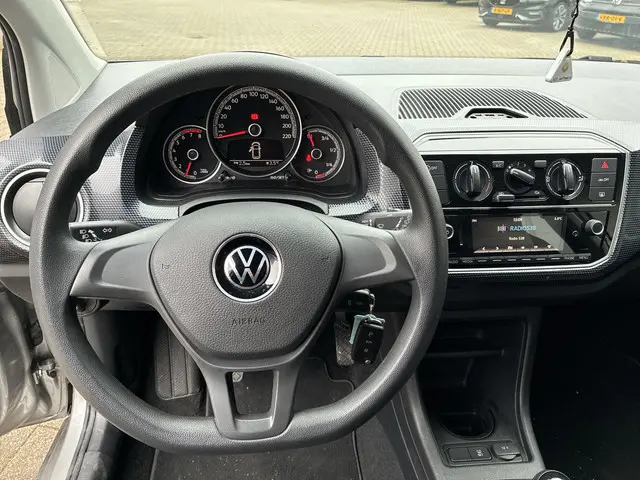Volkswagen up! 1.0 65pk 2023 Benzine 11