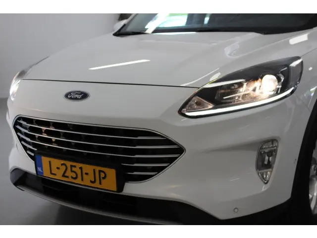 Ford Kuga 2.5 PHEV Titanium 2021 Hybride Benzine 21