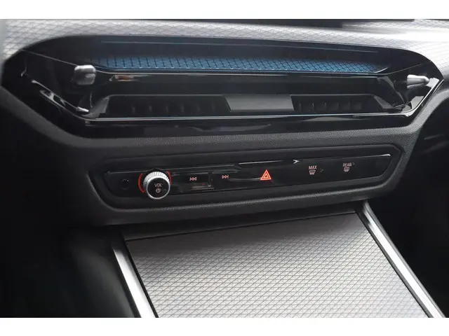 BMW 3 Serie Touring 330e 2025 Hybride Benzine 67