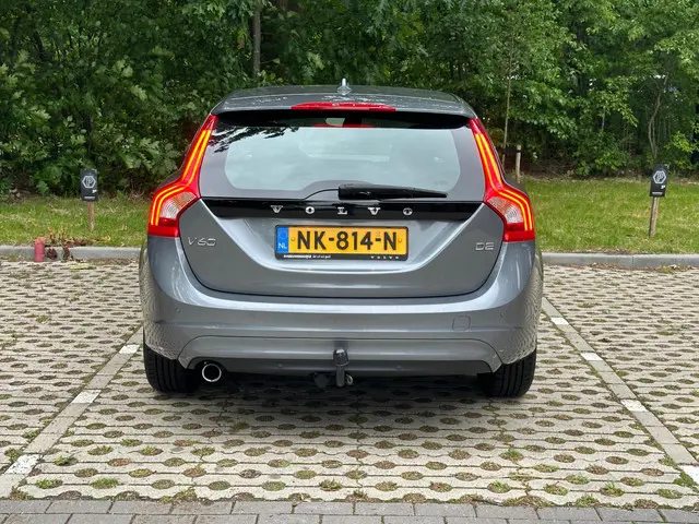 Volvo V60 2.0 D2 Nordic+ 1e Eigenaar Dealer 2017 Diesel 6
