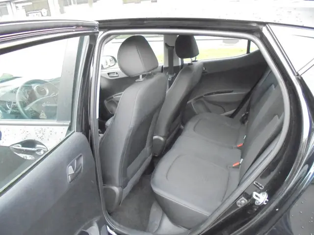 Hyundai i10 1.0i Comfort 5drs, Airco, NL-Auto. 2018 Benzine 12