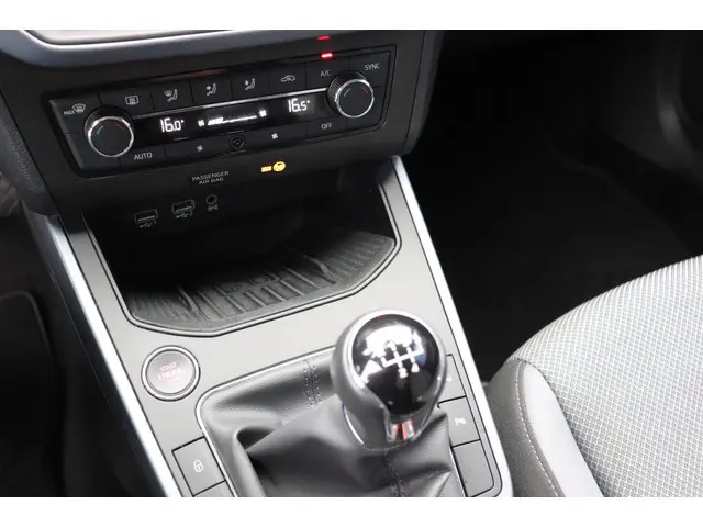 SEAT Arona 1.0 TSI Style Business Intense 2019 Benzine 12
