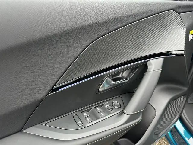 Peugeot 2008 1.2 Hybrid 145 PK GT 2025 Hybride Benzine 13