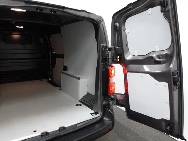 Opel Vivaro 2.0 BlueHDi 145PK L3 Automaat 2023 Diesel 36