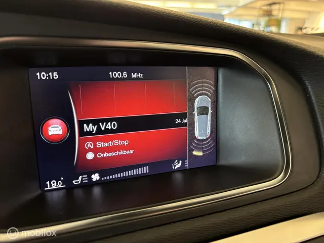 Volvo V40 2.0 T2 R-Design 2019 Benzine 25