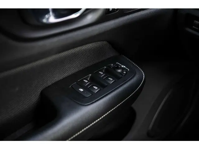 Volvo S60 2.0 B3 R-Design 2021 Benzine 19