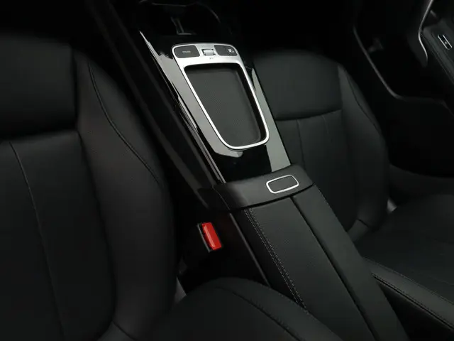 Mercedes-Benz A-Klasse 180 Business Line 2023 Benzine 33