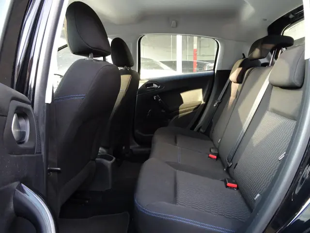 Peugeot 208 1.2 PureTech Signature 2019 Benzine 8