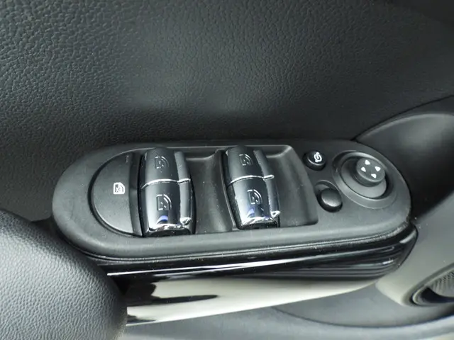 MINI 5-Deurs Cooper 2023 Benzine 14