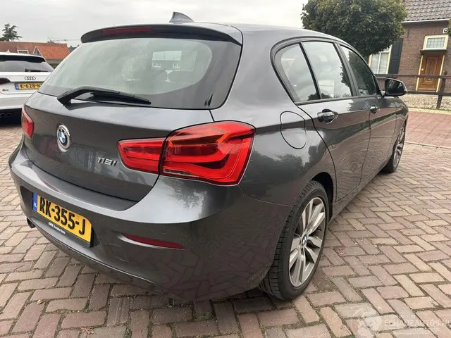 BMW 1 Serie 118i Executive 2017 Benzine 6