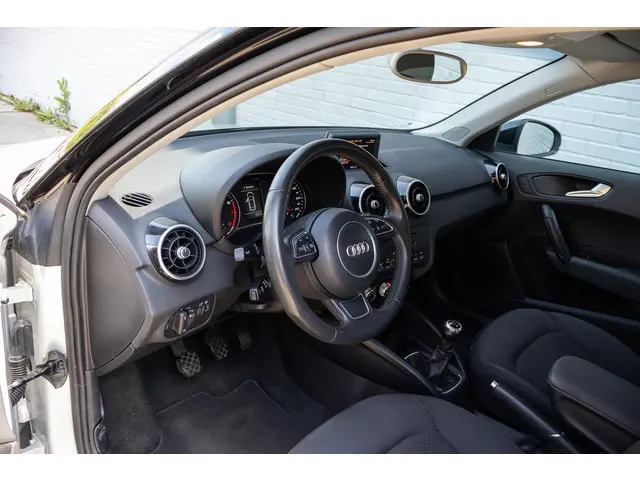 Audi A1 Sportback 1.2 TFSI Admired 2013 Benzine 29
