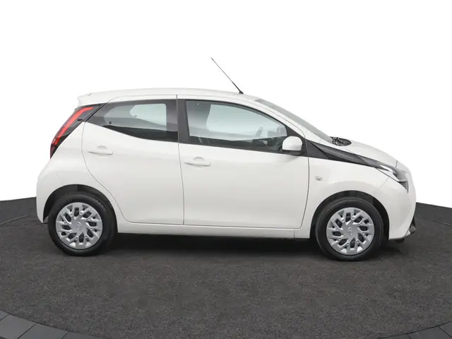 Toyota Aygo 1.0 VVT-i x-play 2020 Benzine 13
