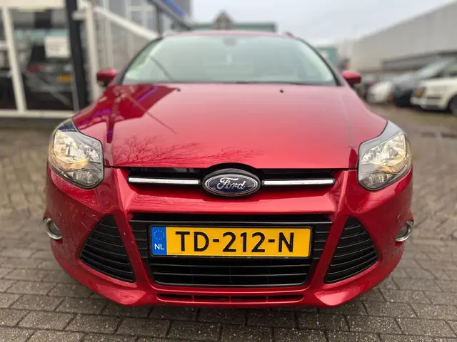 Ford Focus Wagon 1.0 EcoBoost Titanium 2013 Benzine 6