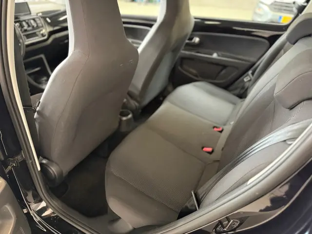 Volkswagen up! 1.0 high up! BlueMotion 2015 Benzine 8