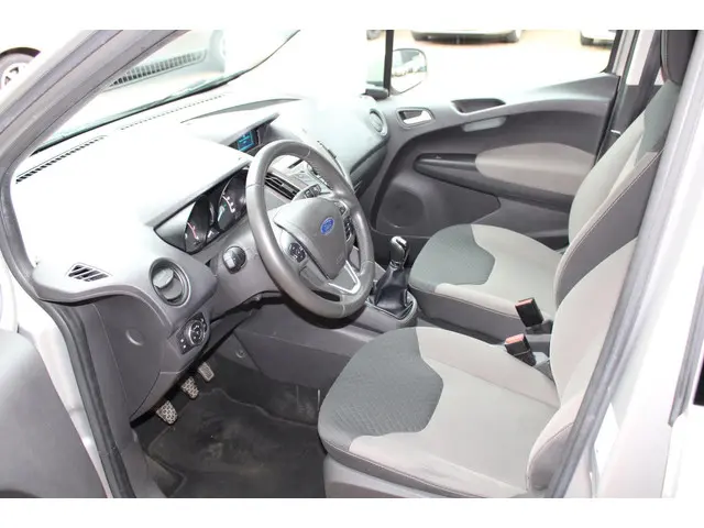 Ford Tourneo Courier 1.0 Titanium 2015 Benzine 9