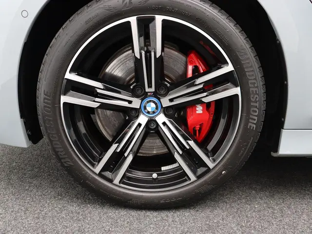 BMW 3 Serie Sedan 330e 2023 Hybride Benzine 23