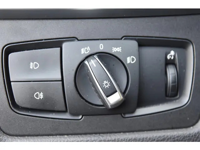 BMW 3 Serie Touring 320i High Executive 2017 Benzine 15