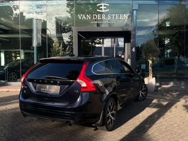 Volvo V60 2.0 T4 Summum 2016 Benzine 2