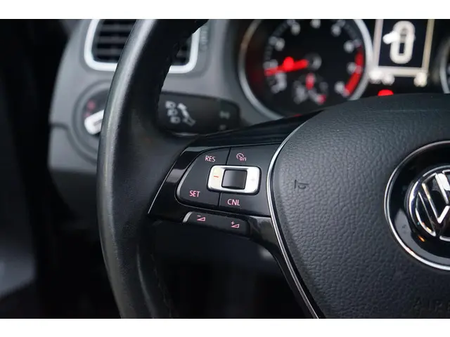 Volkswagen Polo 1.2 TSI First Edition 2014 Benzine 16