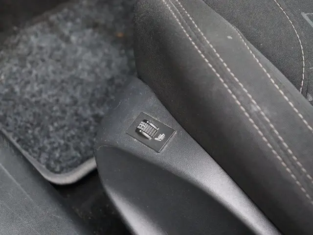 Peugeot 2008 1.6 e-HDi Allure xenon LM navi 2014 Diesel 11