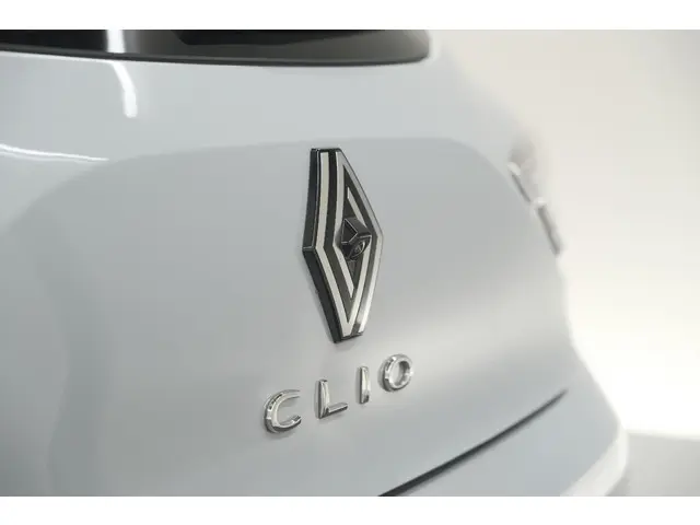 Renault Clio TCe 90 GPF techno 2025 Benzine 24