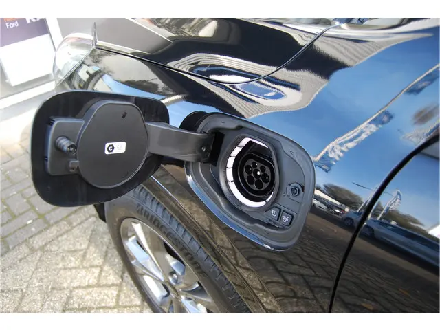 Ford Kuga 2.5 PHEV ST-Line X 225pk 2022 Hybride Benzine 12